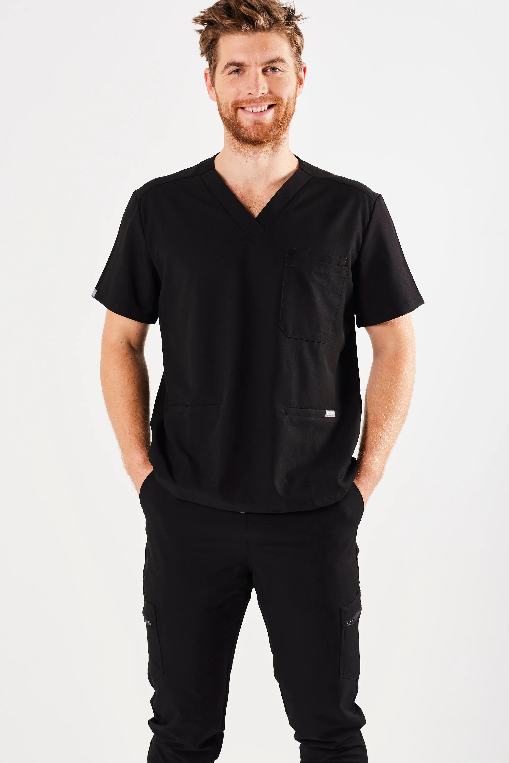 CLASSIC THREE-POCKET MEN'S SCRUB TOP (BLACK)